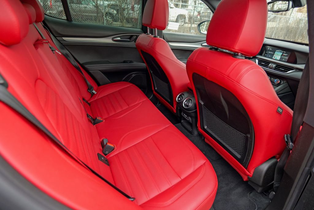 Used 2024 Alfa Romeo Stelvio Ti w/ Performance Driving Package image 31