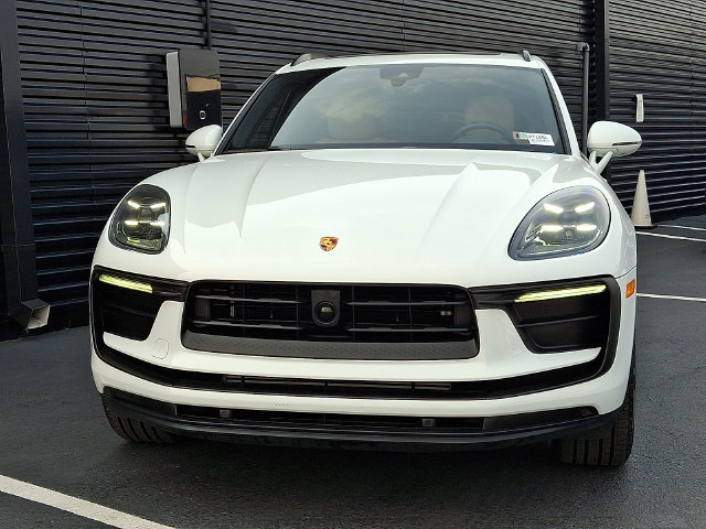 Certified 2026 Porsche Macan AWD/4WD image 10