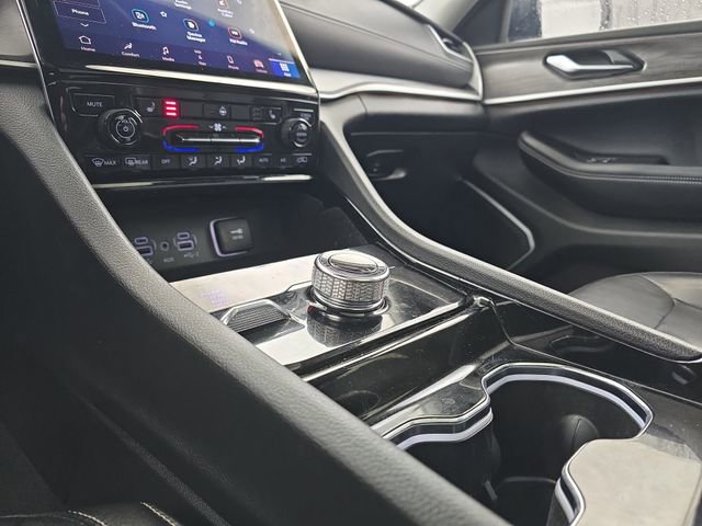 Used 2022 Jeep Grand Cherokee L Limited AWD/4WD image 38