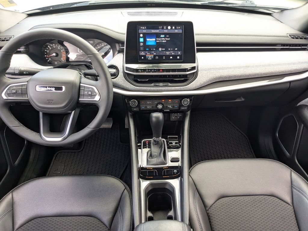 Used 2025 Jeep Compass Latitude w/ Convenience Group AWD/4WD image 18