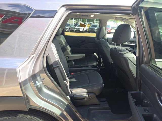 Certified 2025 Nissan Pathfinder SL w/ SL Premium Package FWD image 17
