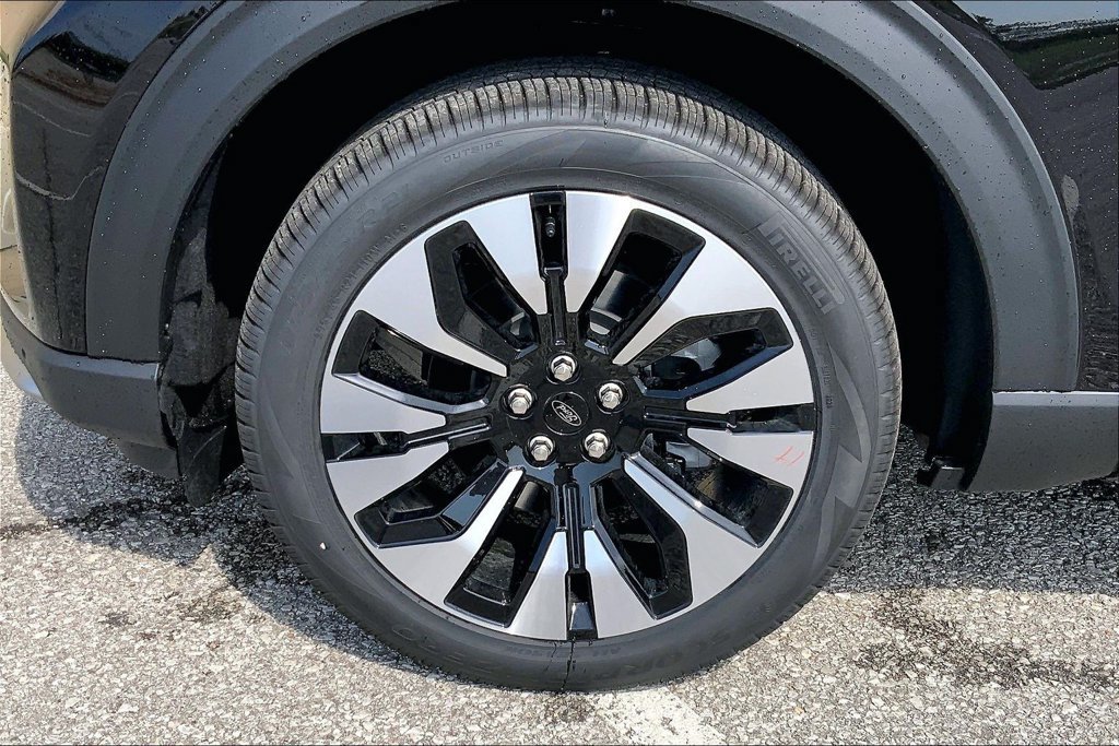 New 2026 Ford Explorer Platinum w/ LUX Leather Package AWD/4WD image 12