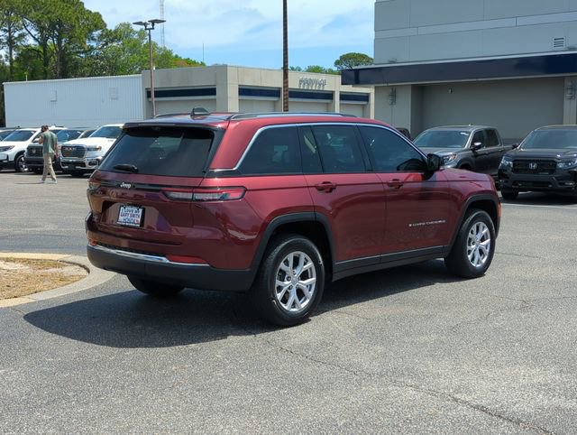 Used 2022 Jeep Grand Cherokee Limited w/ Luxury Tech Group II AWD/4WD image 4
