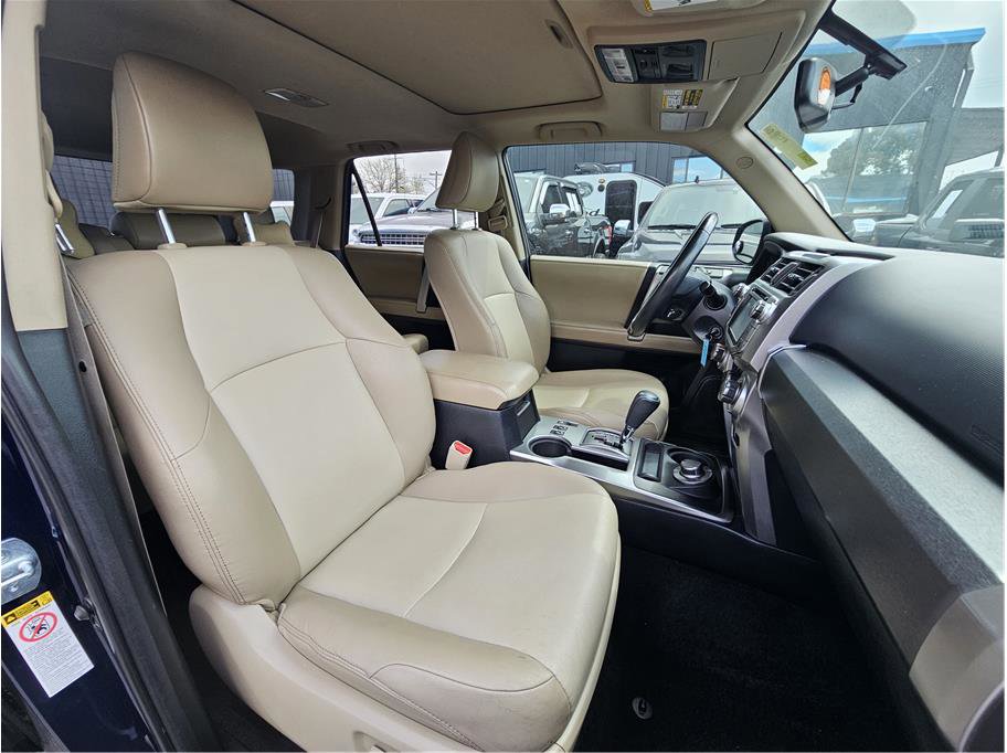 Used 2016 Toyota 4Runner SR5 AWD/4WD image 4