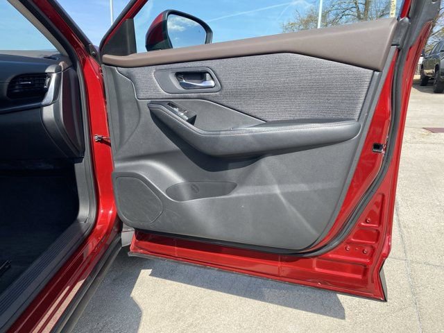 Used 2023 Nissan Rogue SV image 25