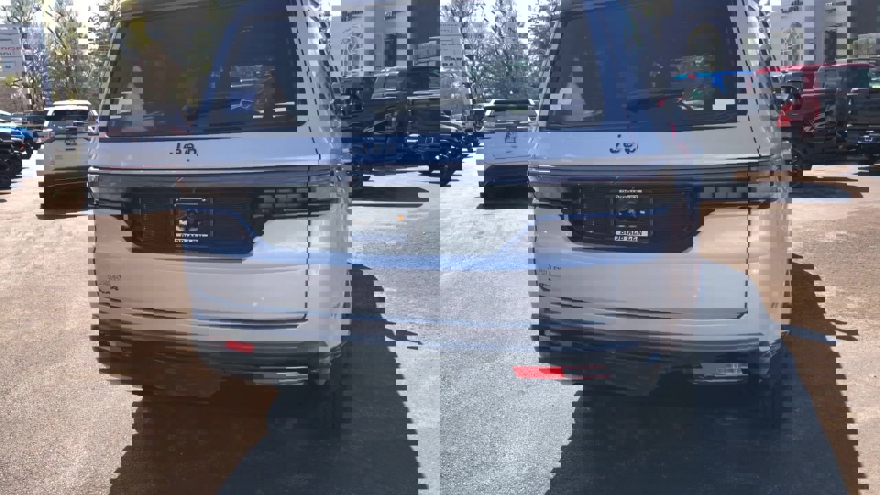 New 2026 Jeep Grand Wagoneer 4WD image 7