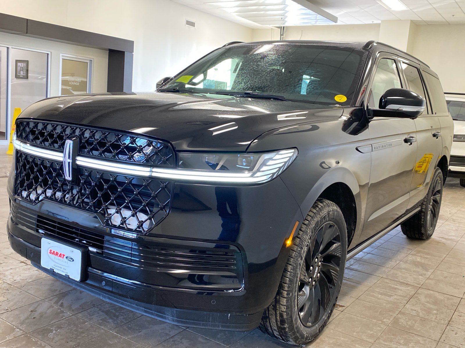 New 2026 Lincoln Navigator Reserve w/ Jet Appearance Package AWD/4WD image 4