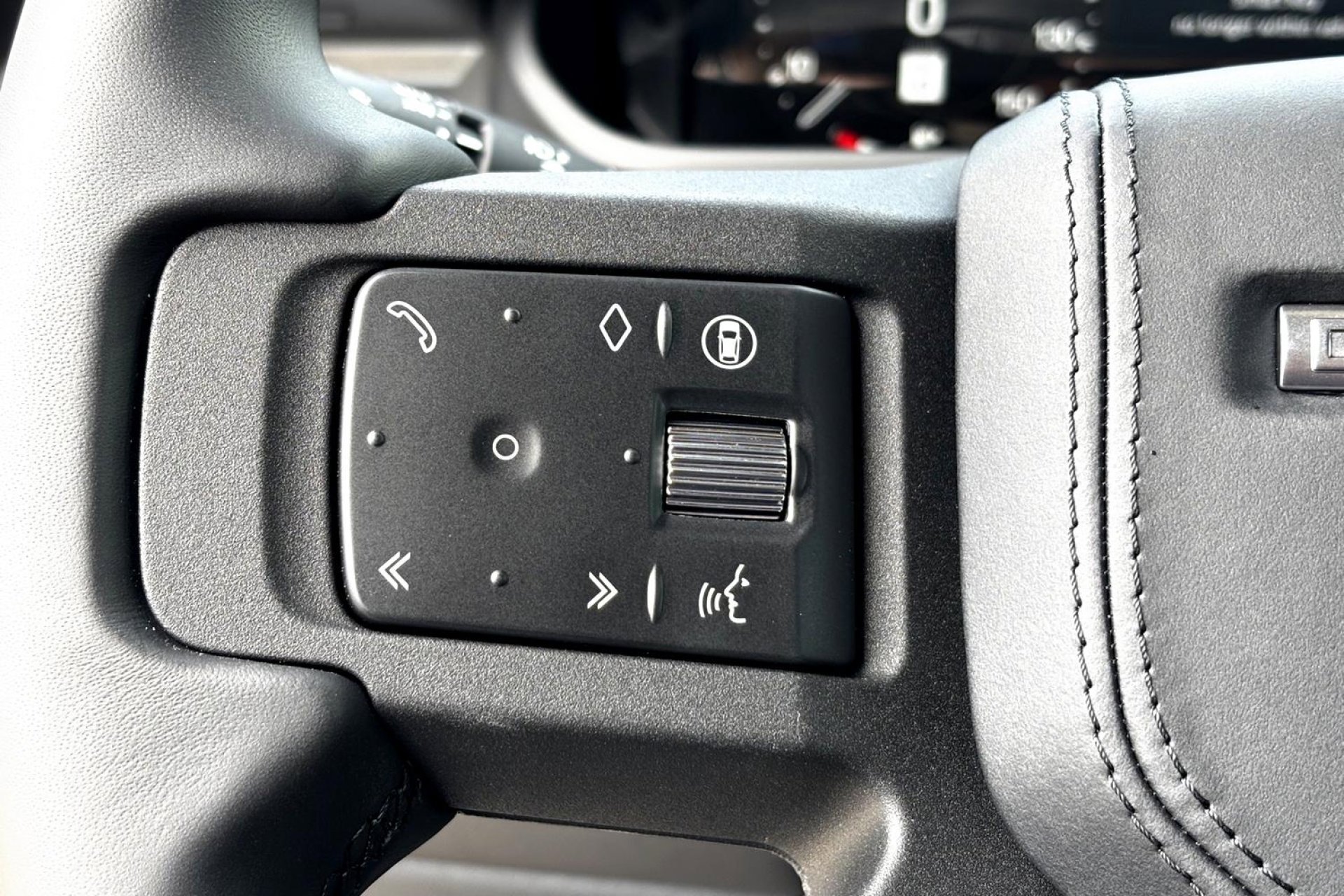 Used 2025 Land Rover Defender 110 X image 15