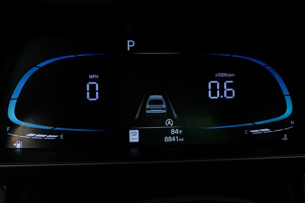 Used 2025 Hyundai Elantra SE image 24