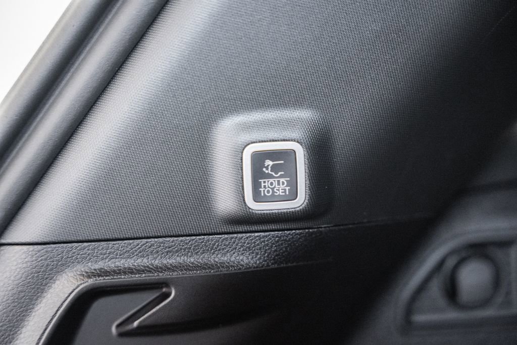 New 2025 Jeep Grand Cherokee Laredo X w/ Luxury Tech Group I image 11