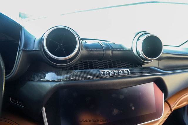 Used 2019 Ferrari Portofino image 32