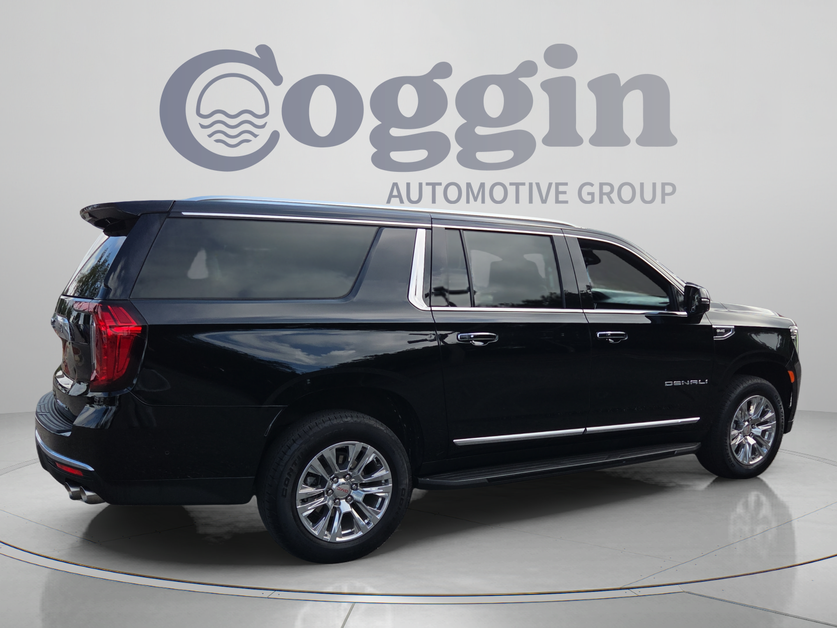 Used 2024 GMC Yukon XL Denali w/ Advanced Technology Package AWD/4WD image 5