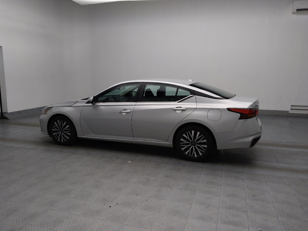 Used 2023 Nissan Altima 2.5 SV image 3