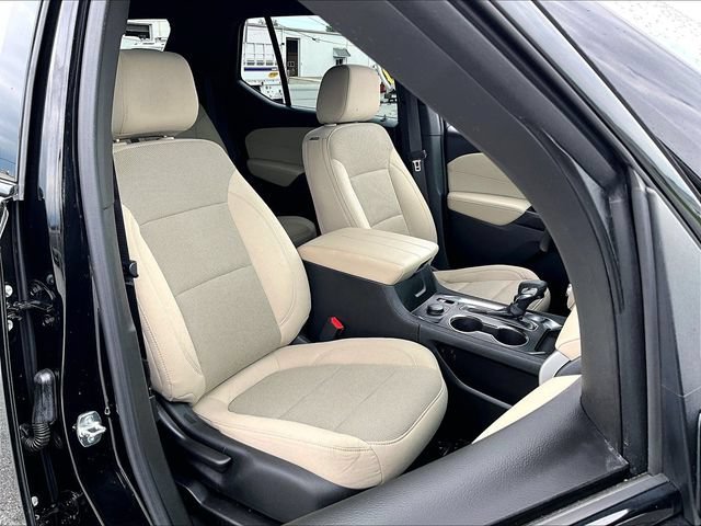 Used 2023 Chevrolet Traverse LS w/ Midnight/Sport Edition FWD image 11