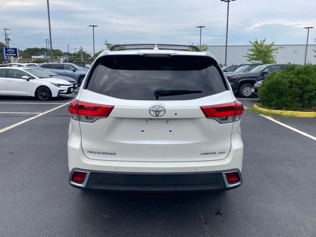 Used 2017 Toyota Highlander Limited AWD/4WD image 4