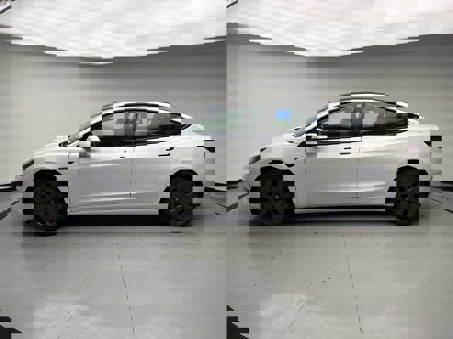 Used 2023 Tesla Model 3 Standard Range image 2