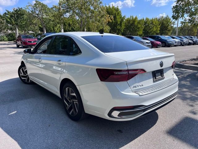 Used 2023 Volkswagen Jetta SEL image 3