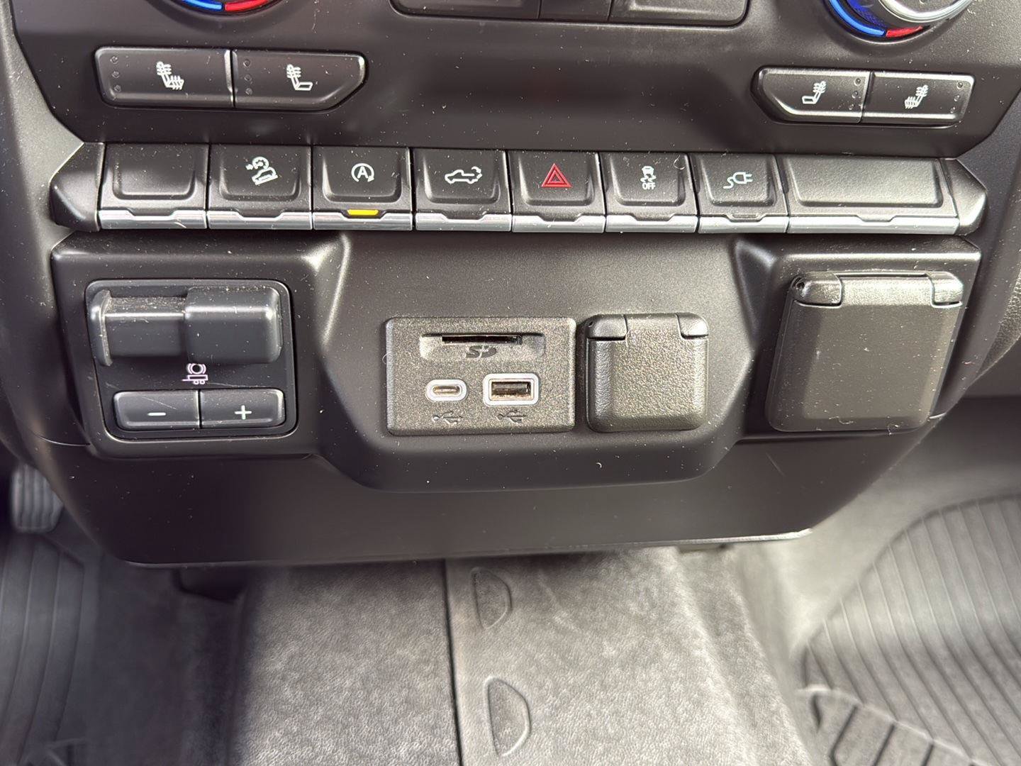 Used 2022 Chevrolet Silverado 1500 LT AWD/4WD image 19