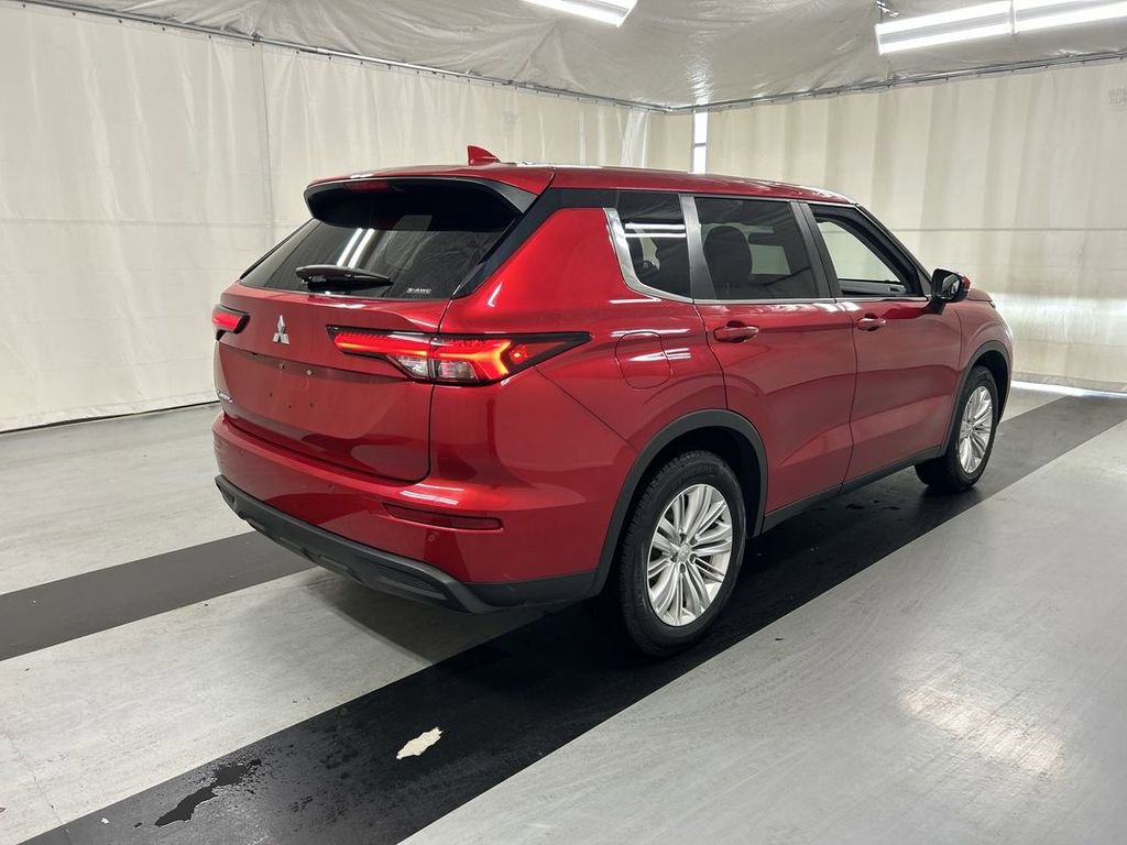 Used 2022 Mitsubishi Outlander ES AWD/4WD image 2
