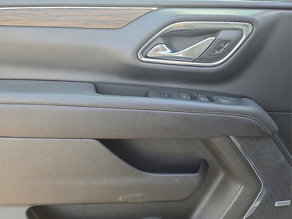 Used 2023 Chevrolet Suburban Premier image 22
