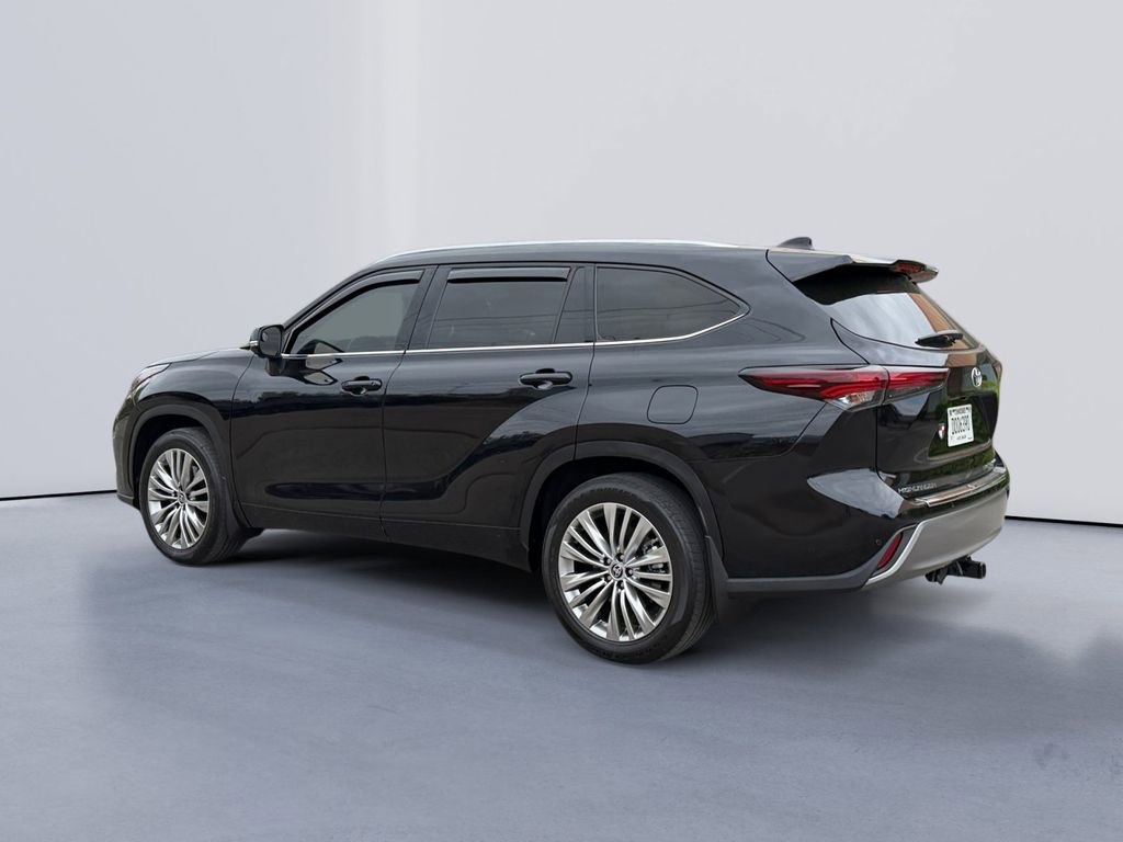 Used 2024 Toyota Highlander Platinum image 5