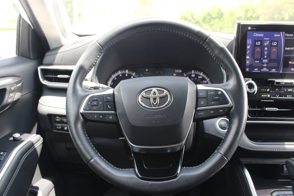 Used 2021 Toyota Highlander Platinum AWD/4WD image 24