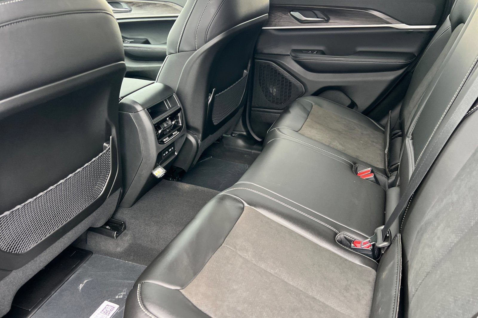 New 2026 Jeep Grand Cherokee Altitude AWD/4WD image 8