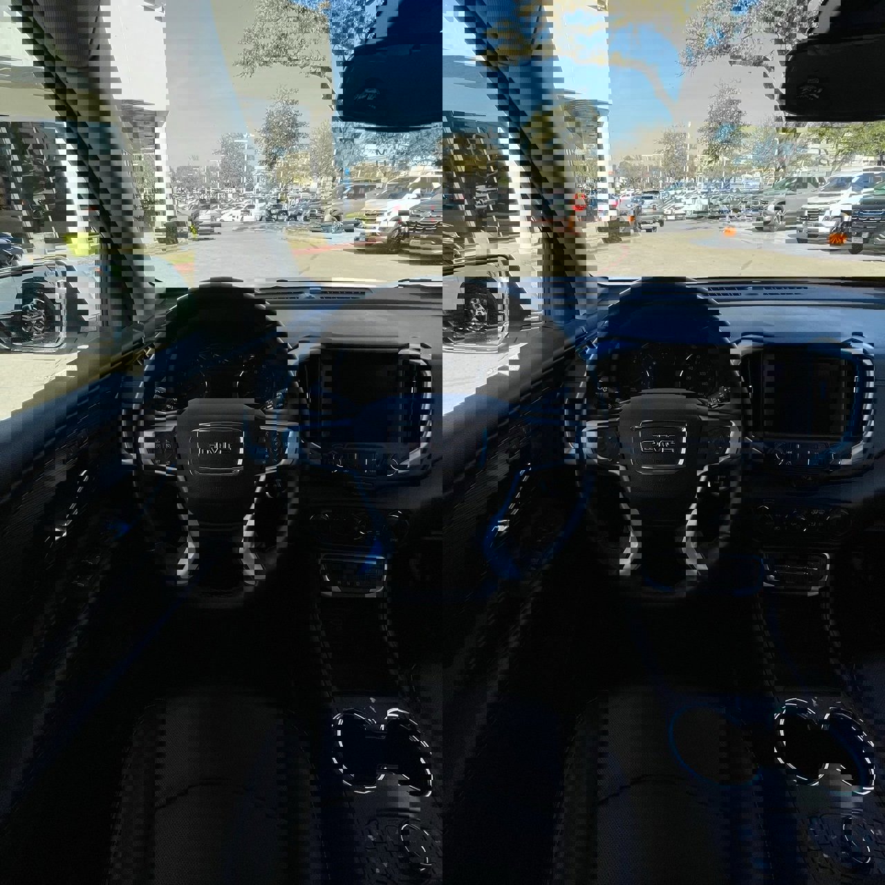 Used 2024 GMC Terrain SLT image 13