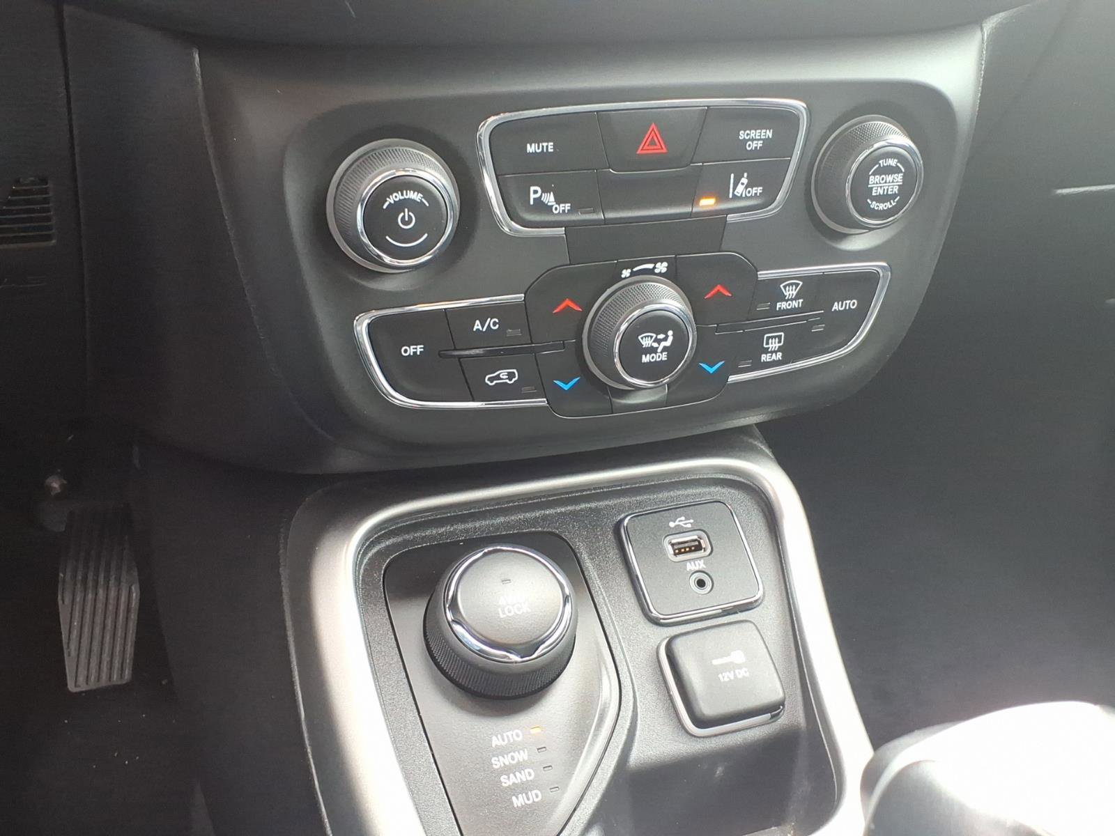 Used 2018 Jeep Compass Latitude w/ Popular Equipment Group AWD/4WD image 12