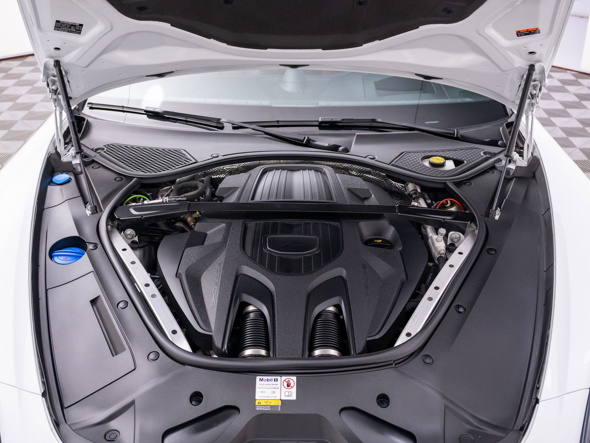 Certified 2023 Porsche Panamera 4 Platinum Edition AWD/4WD image 34