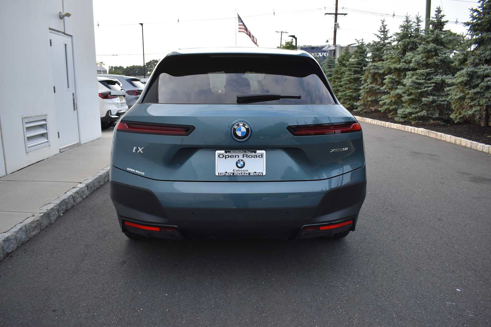Used 2024 BMW iX xDrive50 AWD/4WD image 5