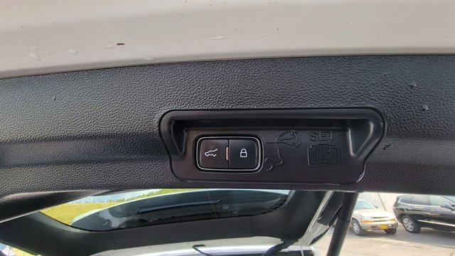 Used 2022 Ford Explorer XLT w/ Equipment Group 202A image 49