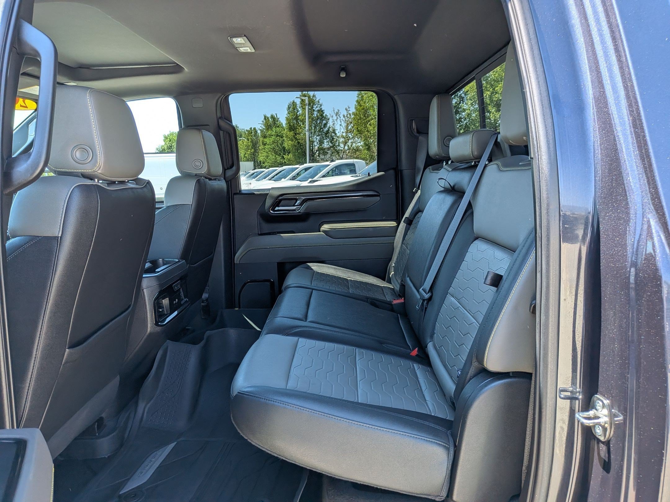 Used 2022 Chevrolet Silverado 1500 ZR2 w/ Technology Package AWD/4WD image 25
