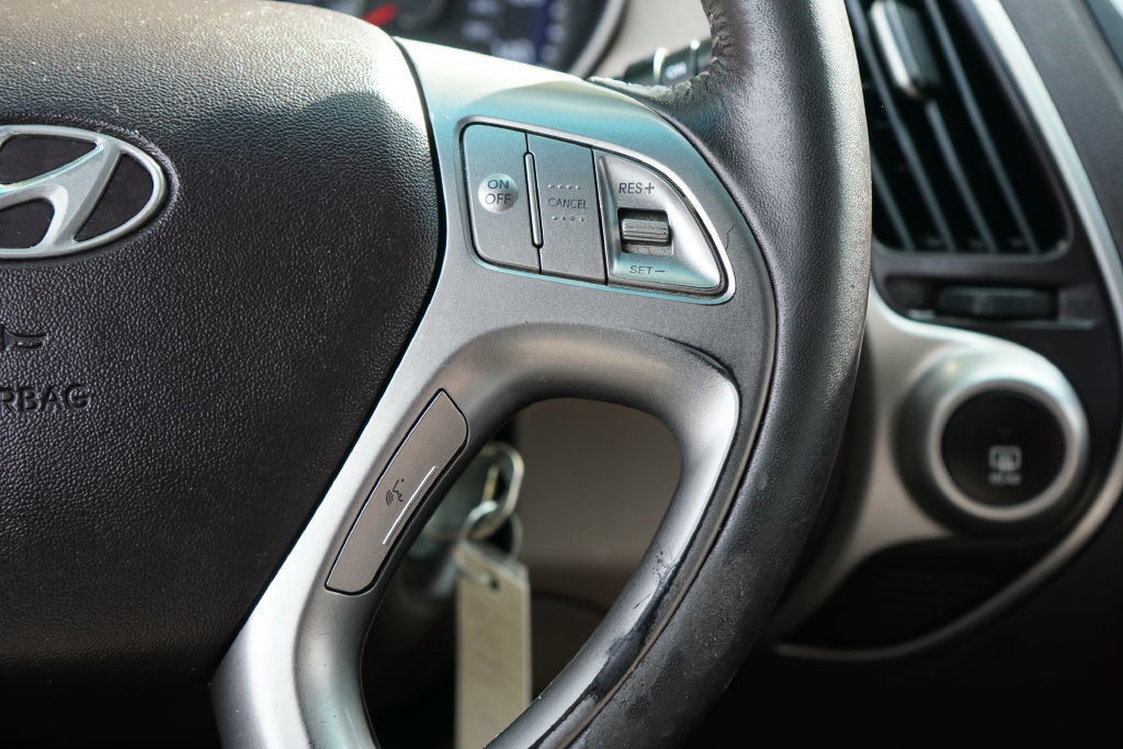 Used 2010 Hyundai Tucson GLS FWD image 15