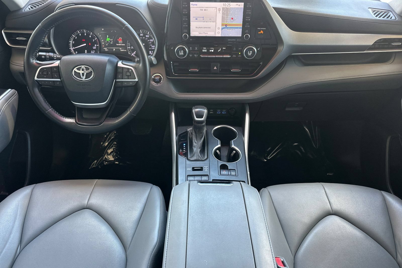 Used 2022 Toyota Highlander XLE AWD/4WD image 16