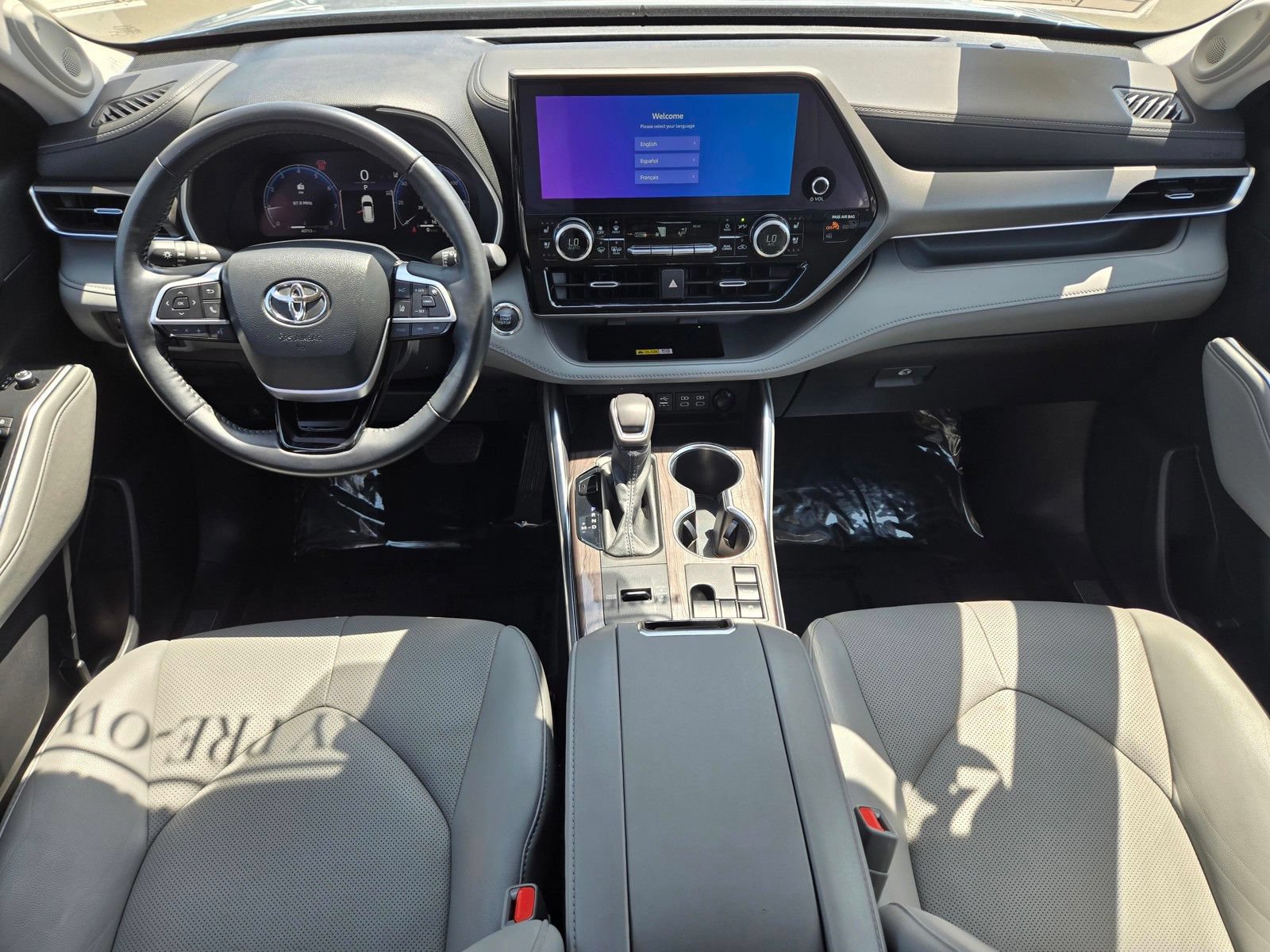 Used 2023 Toyota Highlander Limited FWD image 19