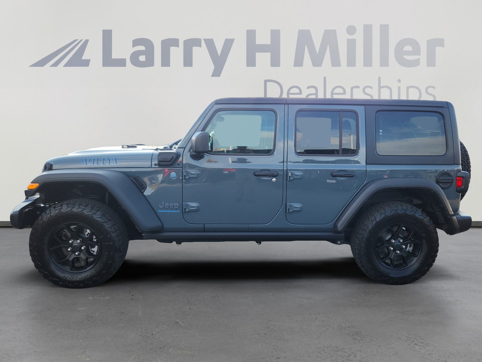 Used 2025 Jeep Wrangler Willys image 3