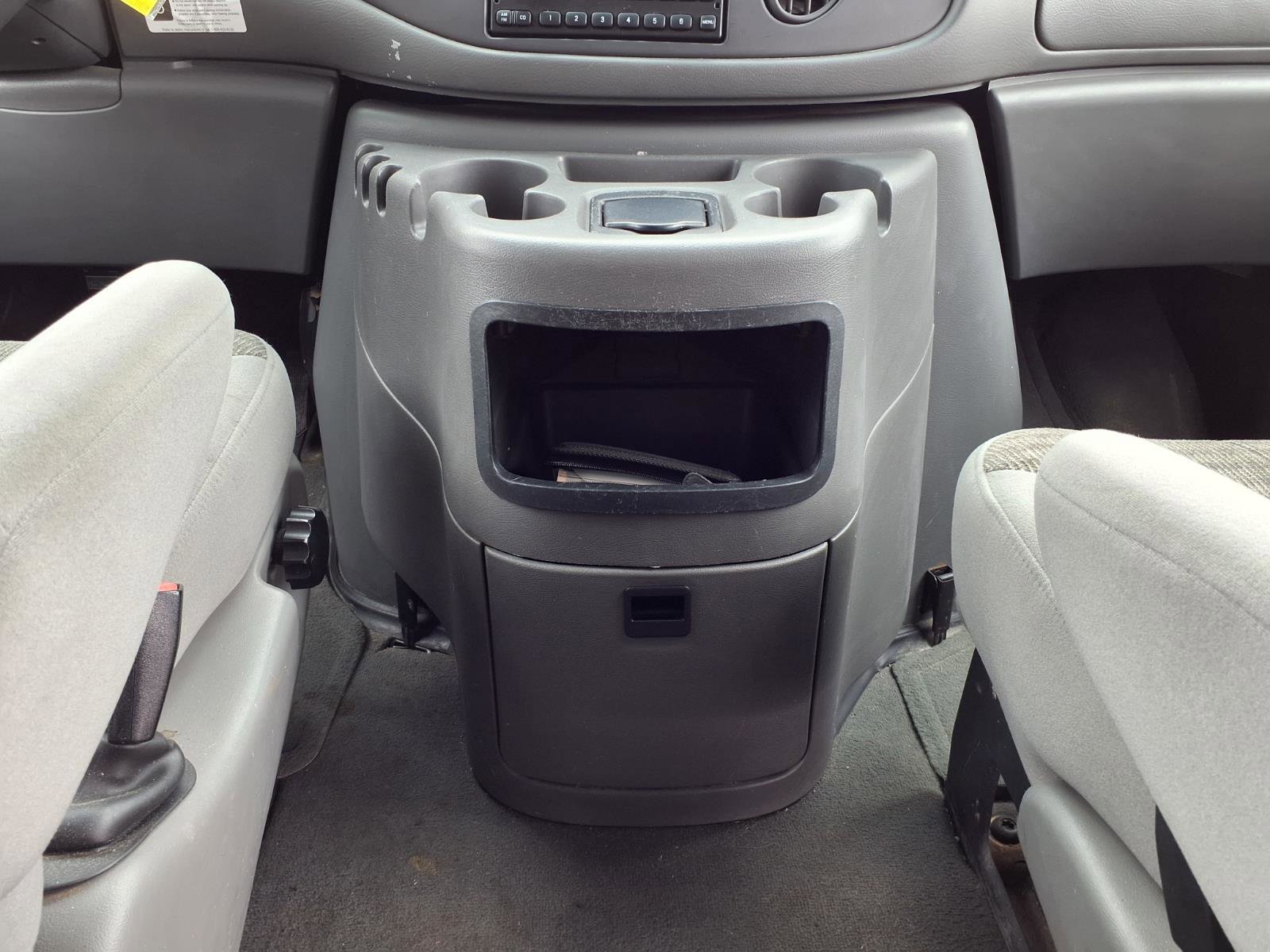 Used 2004 Ford E-350 and Econoline 350 XLT image 8