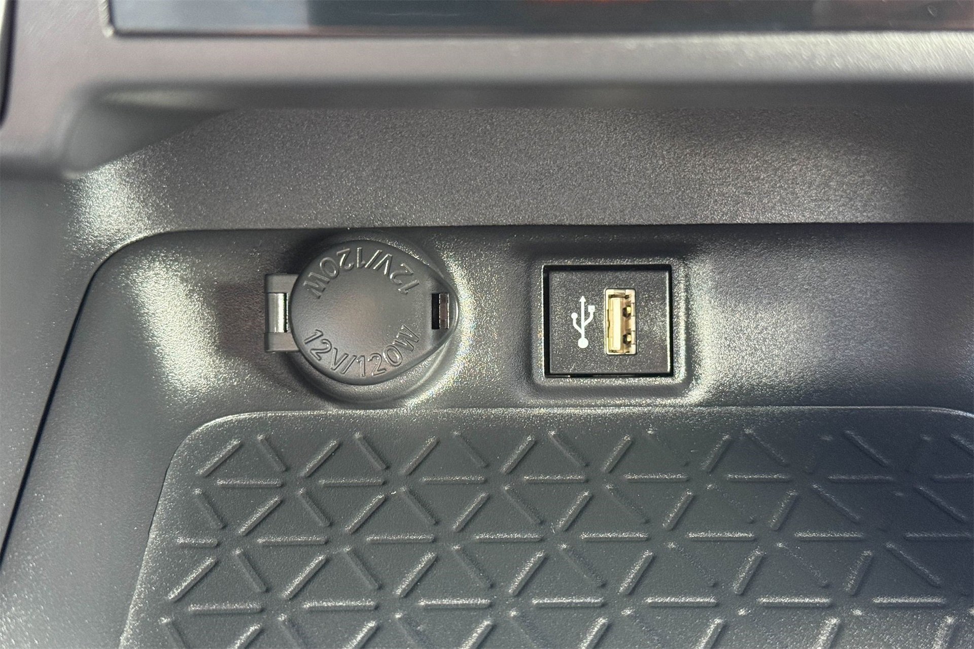 Used 2025 Toyota RAV4 XLE Premium image 26