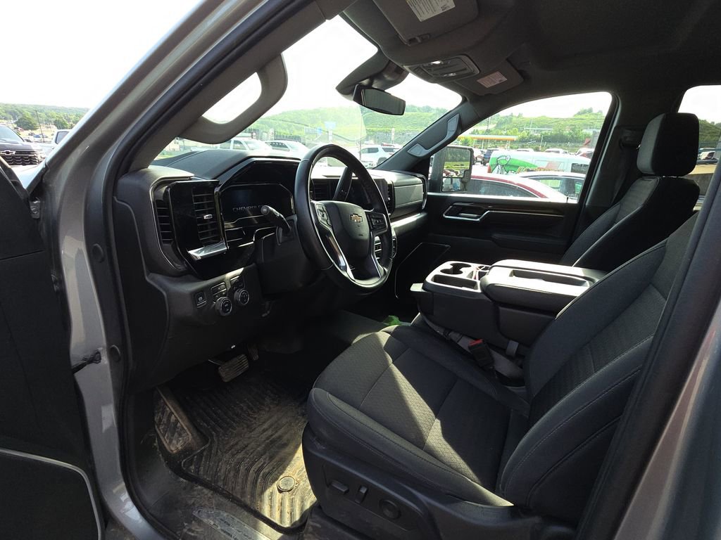 Used 2025 Chevrolet Silverado 3500 LT AWD/4WD image 9