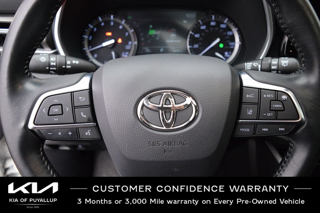 Used 2020 Toyota Highlander XLE AWD/4WD image 26