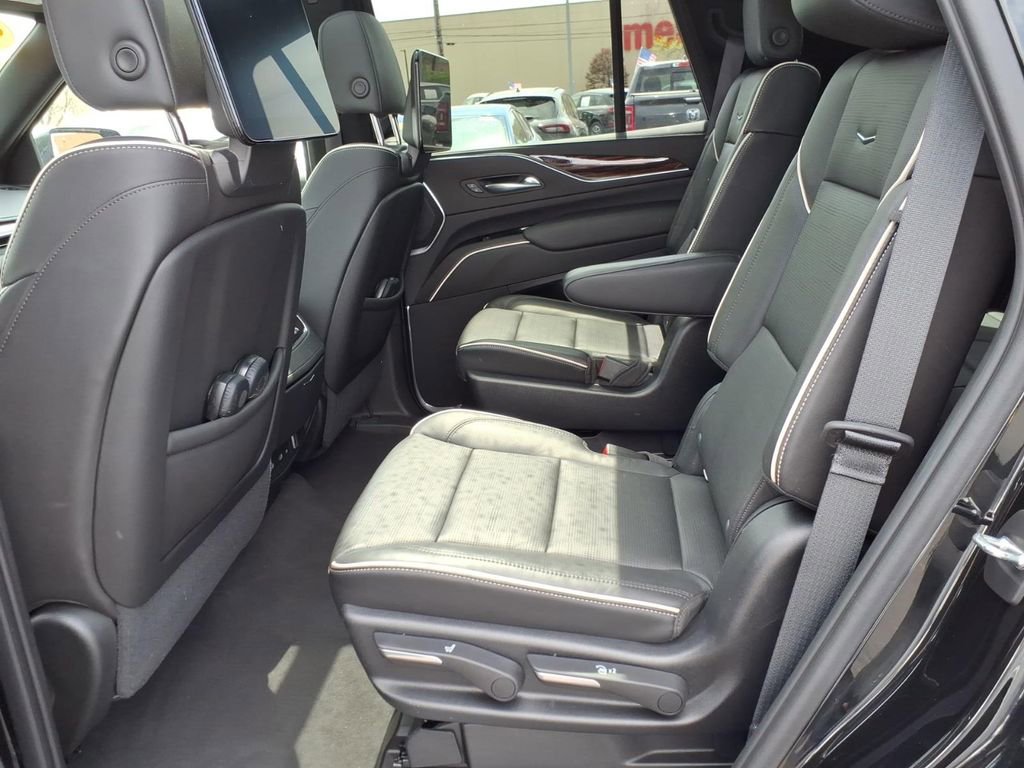 Used 2021 Cadillac Escalade Premium Luxury w/ LPO, Illumination Package AWD/4WD image 12