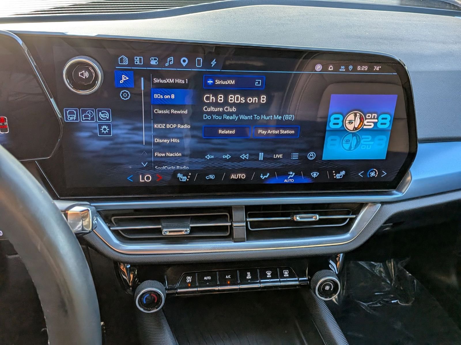 Used 2024 Chevrolet Equinox EV LT FWD image 18