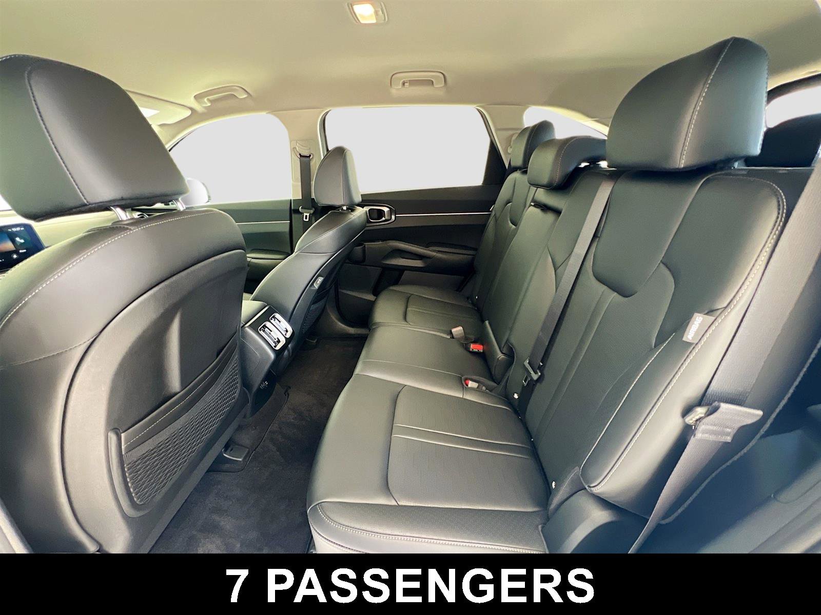 Used 2025 Kia Sorento S image 22