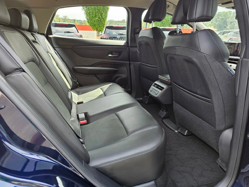 Used 2024 Nissan Ariya AWD image 15