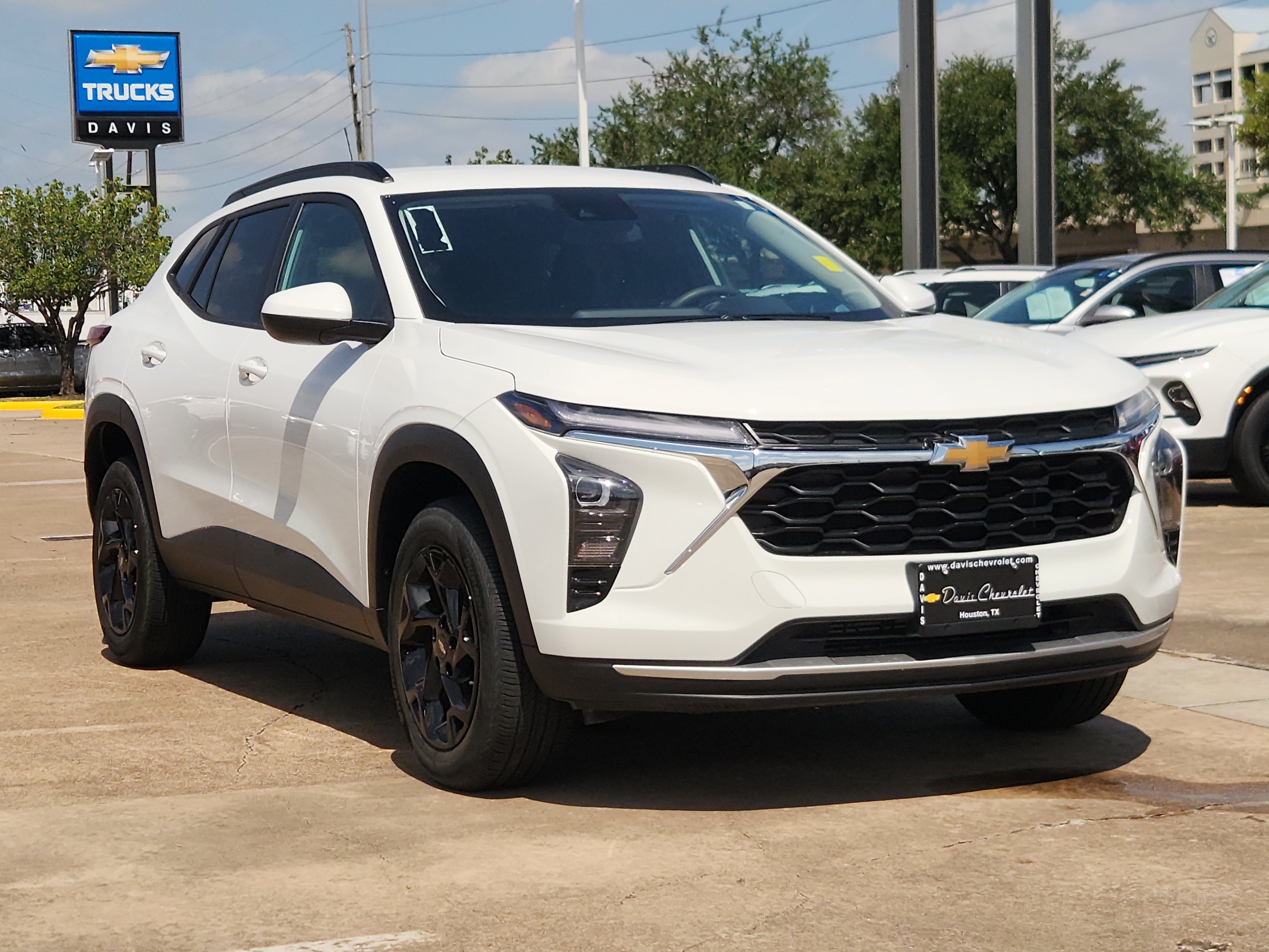 Used 2025 Chevrolet Trax LT FWD image 4