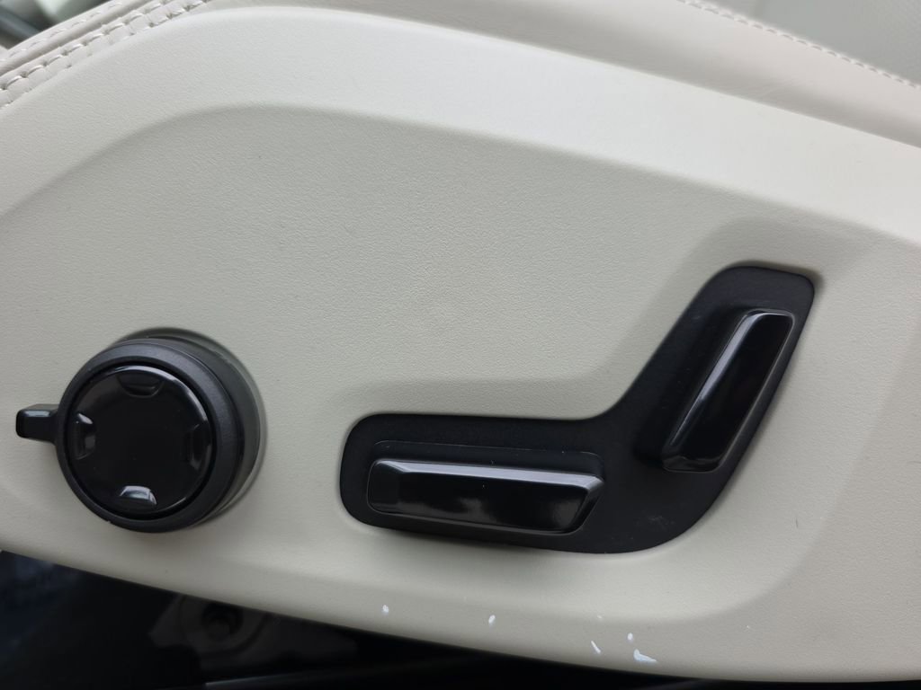New 2026 Volvo XC90 B6 Ultra w/ Protection Package image 41