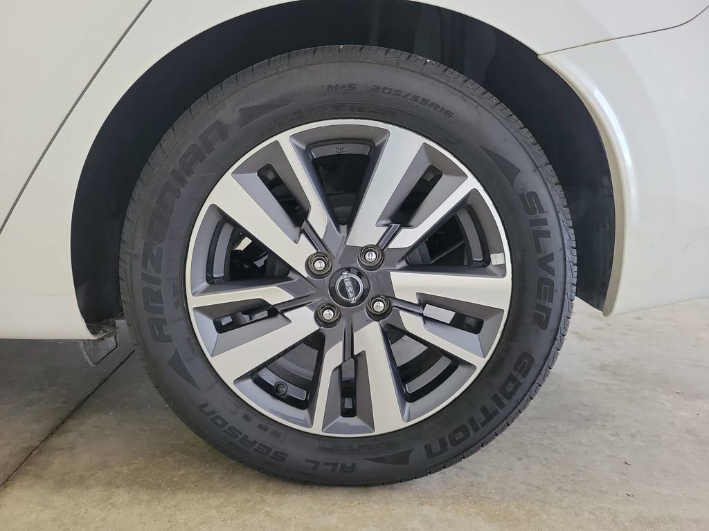 Used 2023 Nissan Versa SV w/ Electronics Package FWD image 11