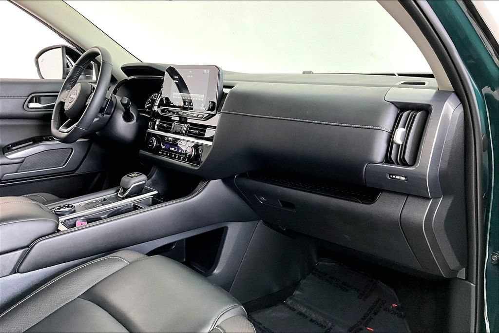 Used 2024 Nissan Pathfinder SL w/ Black Appearance Package AWD/4WD image 21
