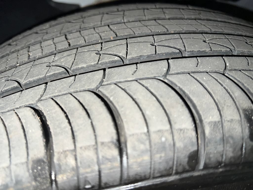 Used 2025 Hyundai Venue Limited FWD image 30